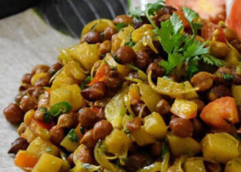 ঝটপট বানিয়ে নিন সুস্বাদু আচারি ছোলা