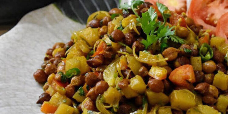 ঝটপট বানিয়ে নিন সুস্বাদু আচারি ছোলা