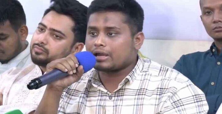 রাজনীতিতে হস্তক্ষেপ করতে চাচ্ছে সেনাবাহিনী: হাসনাত