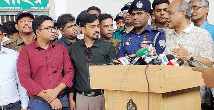 এবার রেলের কেউ কালোবাজারিতে জড়াতে সাহস পায়নি: স্বরাষ্ট্র উপদেষ্টা