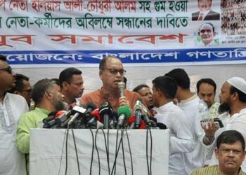 সরকারের কাজ-কামে দেশবাসী উদ্বিগ্ন: দুদু
