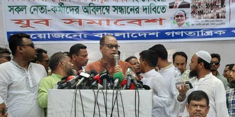 সরকারের কাজ-কামে দেশবাসী উদ্বিগ্ন: দুদু