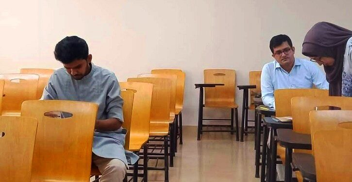 ভর্তি পরীক্ষা দিলেন আসিফ মাহমুদ