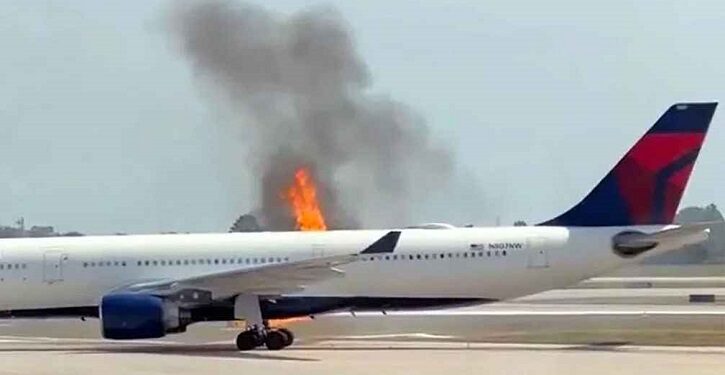 অল্পের জন্য রক্ষা পেলেন ৩০০ বিমানযাত্রী