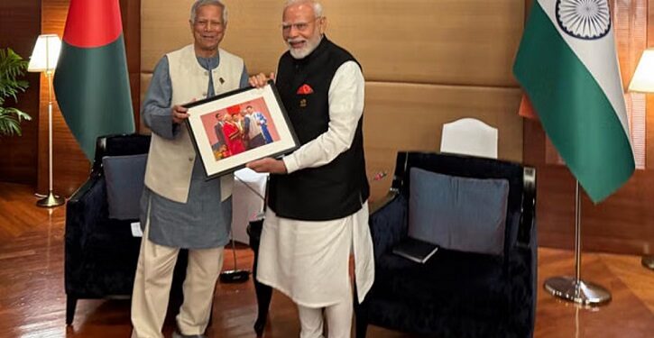 মোদিকে স্মৃতিময় ছবি উপহার ড. ইউনূসের