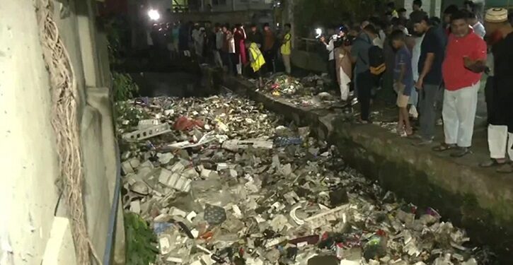 ১২ ঘণ্টায়ও উদ্ধার হয়নি নালায় পড়ে যাওয়া শিশুটি