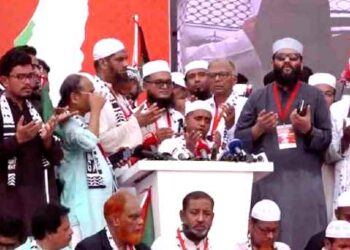 ফিলিস্তিনের শান্তি কামনায় মোনাজাতে কাঁদলেন লাখো মানুষ