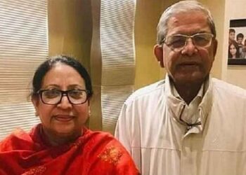 চিকিৎসার জন্য স্ত্রীকে নিয়ে সিঙ্গাপুর গেলেন মির্জা ফখরুল