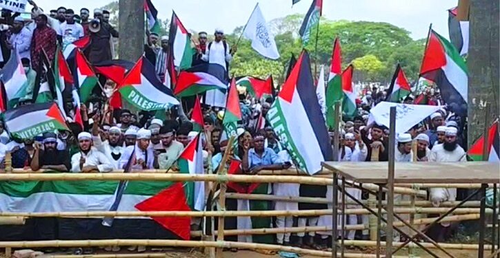‘মার্চ ফর গাজা’য় অংশ নিতে সোহরাওয়ার্দী উদ্যানে মানুষের ঢল