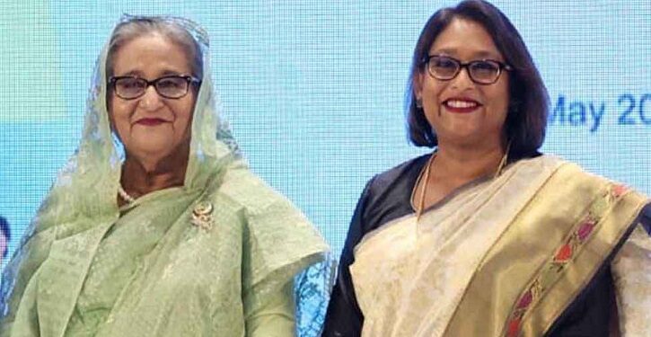শেখ হাসিনা-পুতুলসহ ১৮ জনের বিরুদ্ধে গ্রেপ্তারি পরোয়ানা