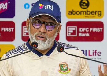 জীবনের ভয় নিয়ে বাংলাদেশ ছাড়েন হাথুরুসিংহে
