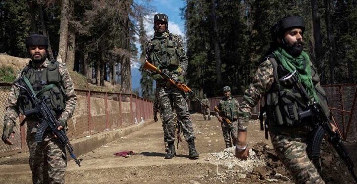 সীমান্তে উত্তেজনা! কাশ্মীরে দুপক্ষের মধ্যে তীব্র গোলাগুলি