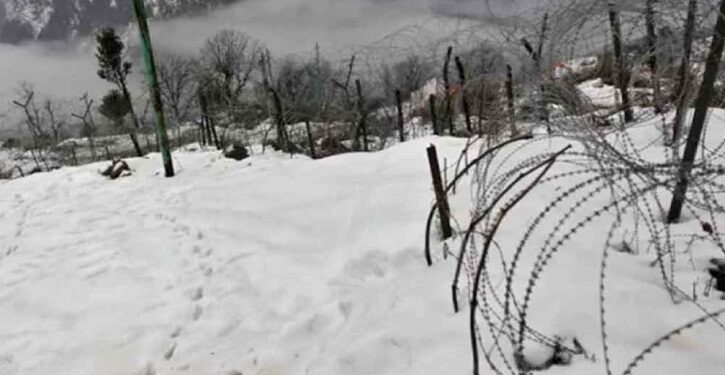 কাশ্মীর সীমান্তে পাকিস্তান ও ভারতীয় সেনাদের মধ্যে গোলাগুলি