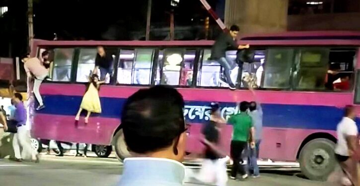 মগবাজার রেললাইনে বাস, অল্পে রক্ষা পেলেন অর্ধশতাধিক যাত্রী