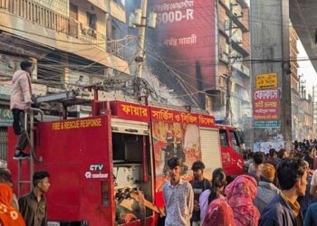 মিরপুরে ঝুট গুদামে আগুন
