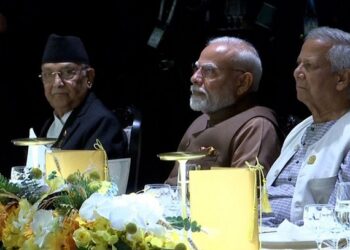 নৈশভোজের টেবিলে পাশাপাশি ড. ইউনূস-নরেদ্র মোদি