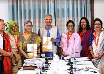 প্রধান উপদেষ্টার কাছে নারীবিষয়ক সংস্কার কমিশনের প্রতিবেদন পেশ