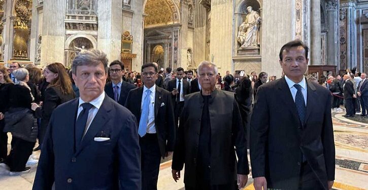 পোপ ফ্রান্সিসের কফিনে প্রধান উপদেষ্টার শ্রদ্ধা