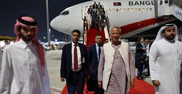 কাতারে পৌঁছেছেন প্রধান উপদেষ্টা, লাল গালিচা সংবর্ধনা