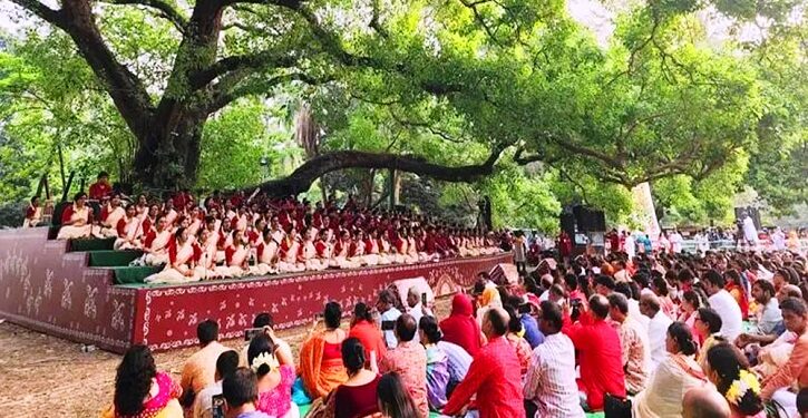 রমনার বটমূলে ছায়ানটের বর্ষবরণ অনুষ্ঠান শুরু