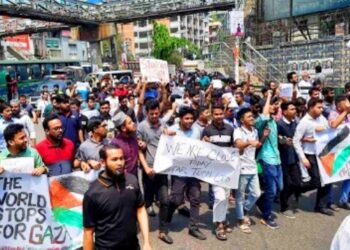 দ্য ওয়ার্ল্ড স্টপস ফর গাজা: সায়েন্সল্যাবে বিক্ষোভ মিছিল