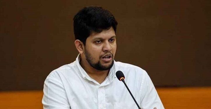 আওয়ামী লীগকে রাজনৈতিকভাবে দাঁড়াতে দেব না: উপদেষ্টা মাহফুজ