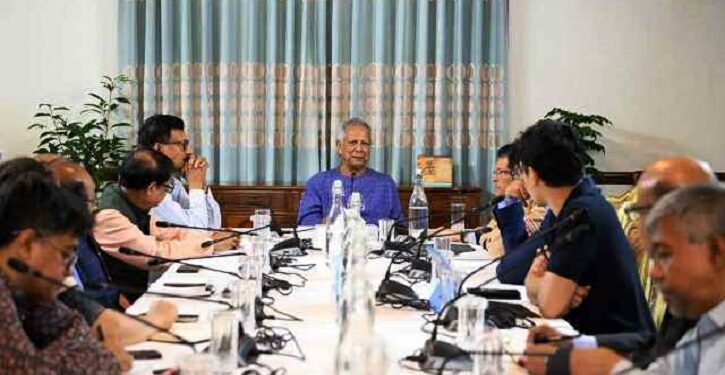 মার্কিন শুল্ক ইস্যুতে প্রধান উপদেষ্টার জরুরি সভা শুরু