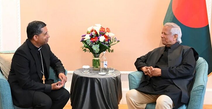 প্রধান উপদেষ্টার সঙ্গে সাক্ষাৎ করলেন কার্ডিনাল প্রিফেক্ট কুভাকাড