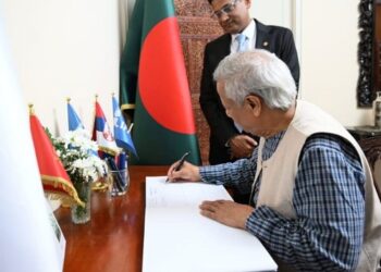 রোমে বাংলাদেশ হাউস পরিদর্শন করলেন প্রধান উপদেষ্টা
