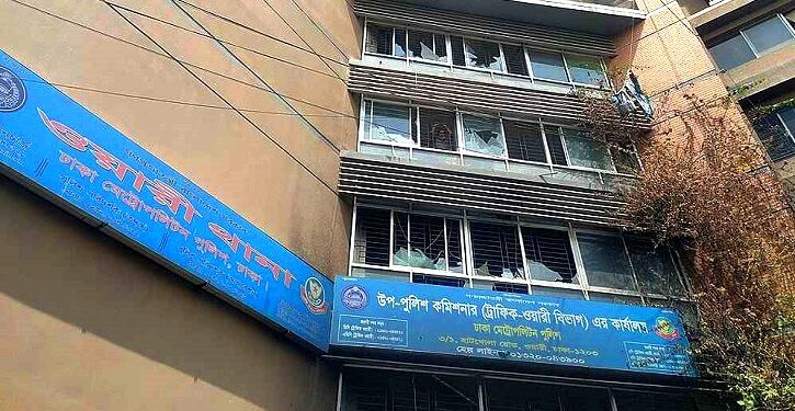 ওয়ারীতে দম্পতির মর*দেহ উদ্ধার, পাশেই পড়ে ছিল চিরকুট