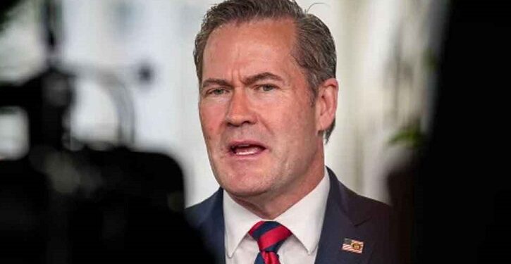 মার্কিন জাতীয় নিরাপত্তা উপদেষ্টাকে সরিয়ে দিলেন ট্রাম্প