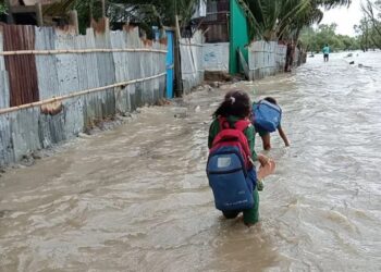 উত্তাল সমুদ্র, তলিয়ে গেছে উপকূলীয় নিম্নাঞ্চল