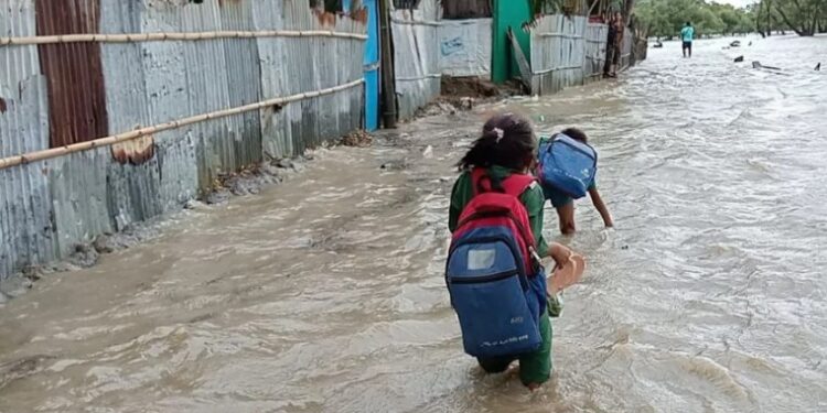 উত্তাল সমুদ্র, তলিয়ে গেছে উপকূলীয় নিম্নাঞ্চল