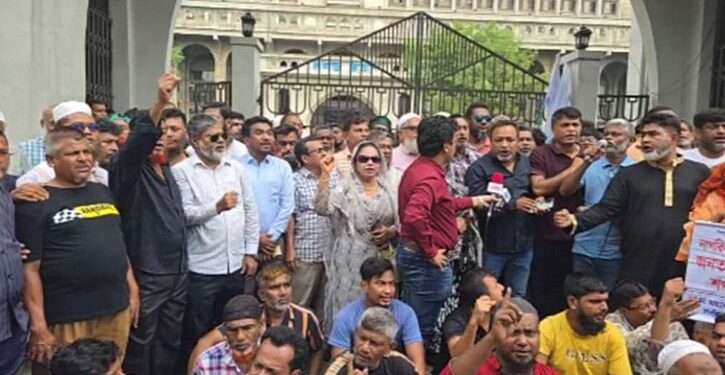 নগর ভবনের সামনে আজও ইশরাক সমর্থকদের বিক্ষোভ