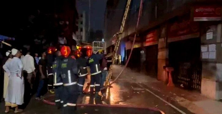 মতিঝিলে ভবনে লাগা আগুন নিয়ন্ত্রণে