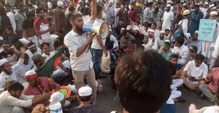 আওয়ামী লীগ নিষিদ্ধের দাবিতে শাহবাগ ব্লকেড