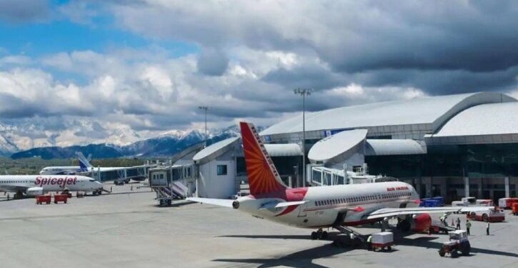 ভারতে বিমানবন্দর ও স্কুল-কলেজ বন্ধ