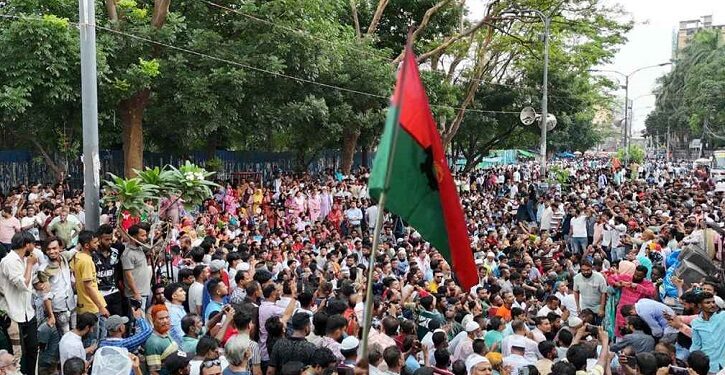 বিএনপির হুঙ্কারে ‘দিশেহারা’ সরকার, চাপে এনসিপি