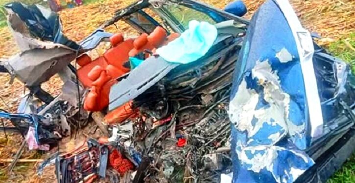 দিনাজপুরে ট্রাক-মাইক্রোবাস মু‌খোমু‌খি সংঘর্ষ, নিহত ৩