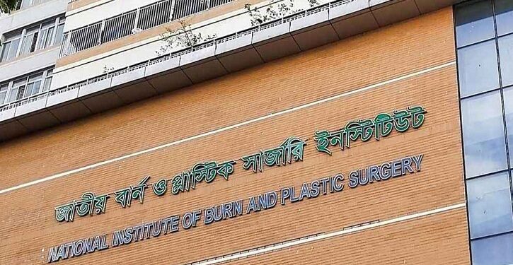 বাড্ডায় গ্যাস লিকেজ থেকে বিস্ফোরণ, একই পরিবারে দগ্ধ ৫