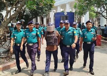 ট্রাইব্যুনালে হাজির সাবেক আইজিপি শহীদুলসহ ৩ জন