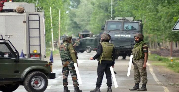 পাকিস্তানি হামলায় ভারতীয় সেনাবাহিনীর ব্রিগেড সদরদপ্তর ধ্বংস