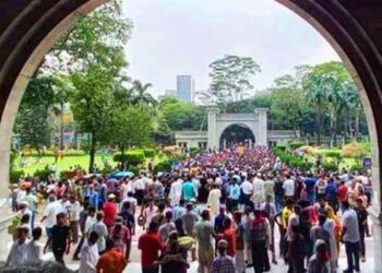 ফের নগর ভবনের সামনে জড়ো হচ্ছেন ইশরাকপন্থীরা