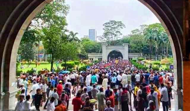 ফের নগর ভবনের সামনে জড়ো হচ্ছেন ইশরাকপন্থীরা