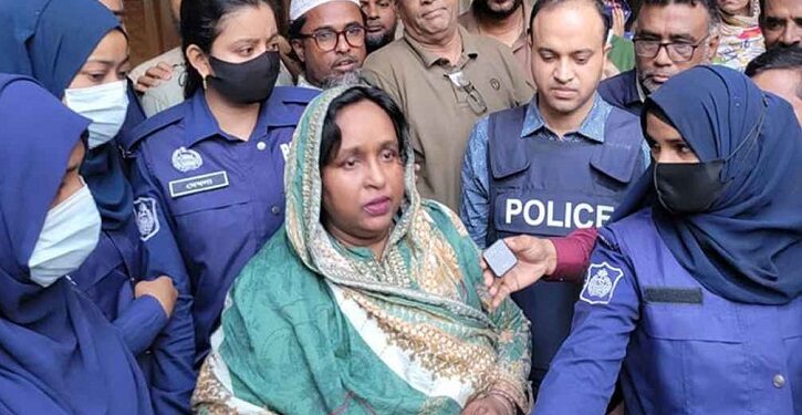 হত্যা মামলায় গ্রেপ্তার দেখিয়ে কারাগারে আইভী