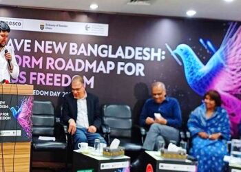 সাংবাদিকদেরও প্রশ্ন করার সুযোগ থাকতে হবে: তথ্য উপদেষ্টা
