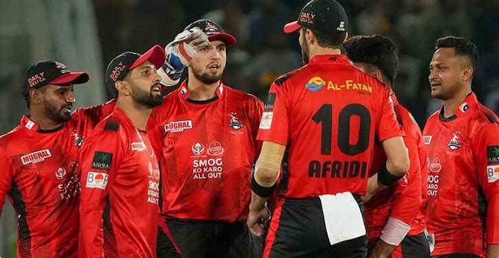 বাবরদের বিদায় করে প্লে-অফে সাকিবের লাহোর