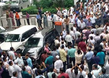 সচিবালয়ে আজও কর্মচারীদের বিক্ষোভ