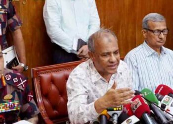 পুলিশের হাতে থাকবে না প্রাণঘাতী অস্ত্র: স্বরাষ্ট্র উপদেষ্টা