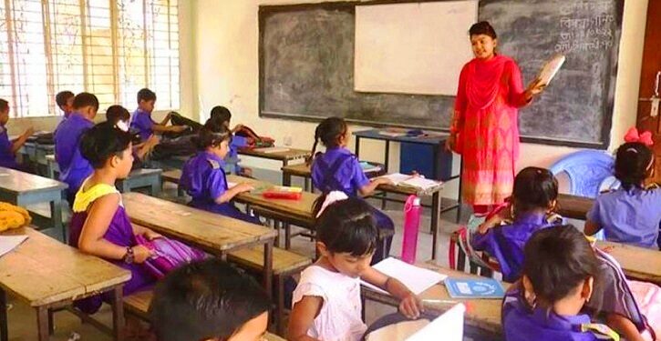 কর্মবিরতিতে প্রাথমিক শিক্ষকরা